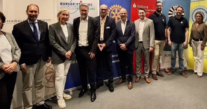 Gruppenbild der Unterstützer für „Jerry Town“